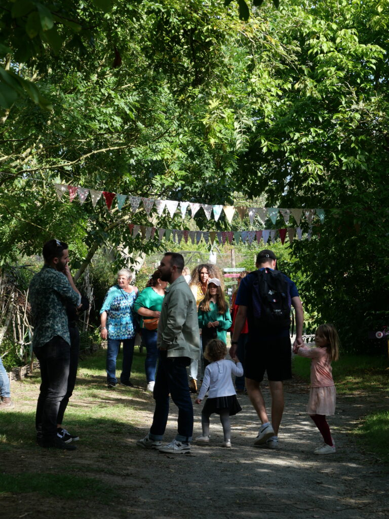allée centrale visiteurs ++