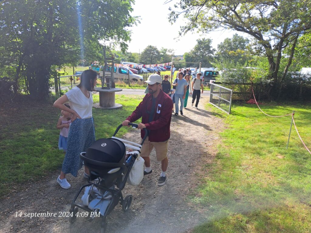 entrée des visiteurs ++ parking